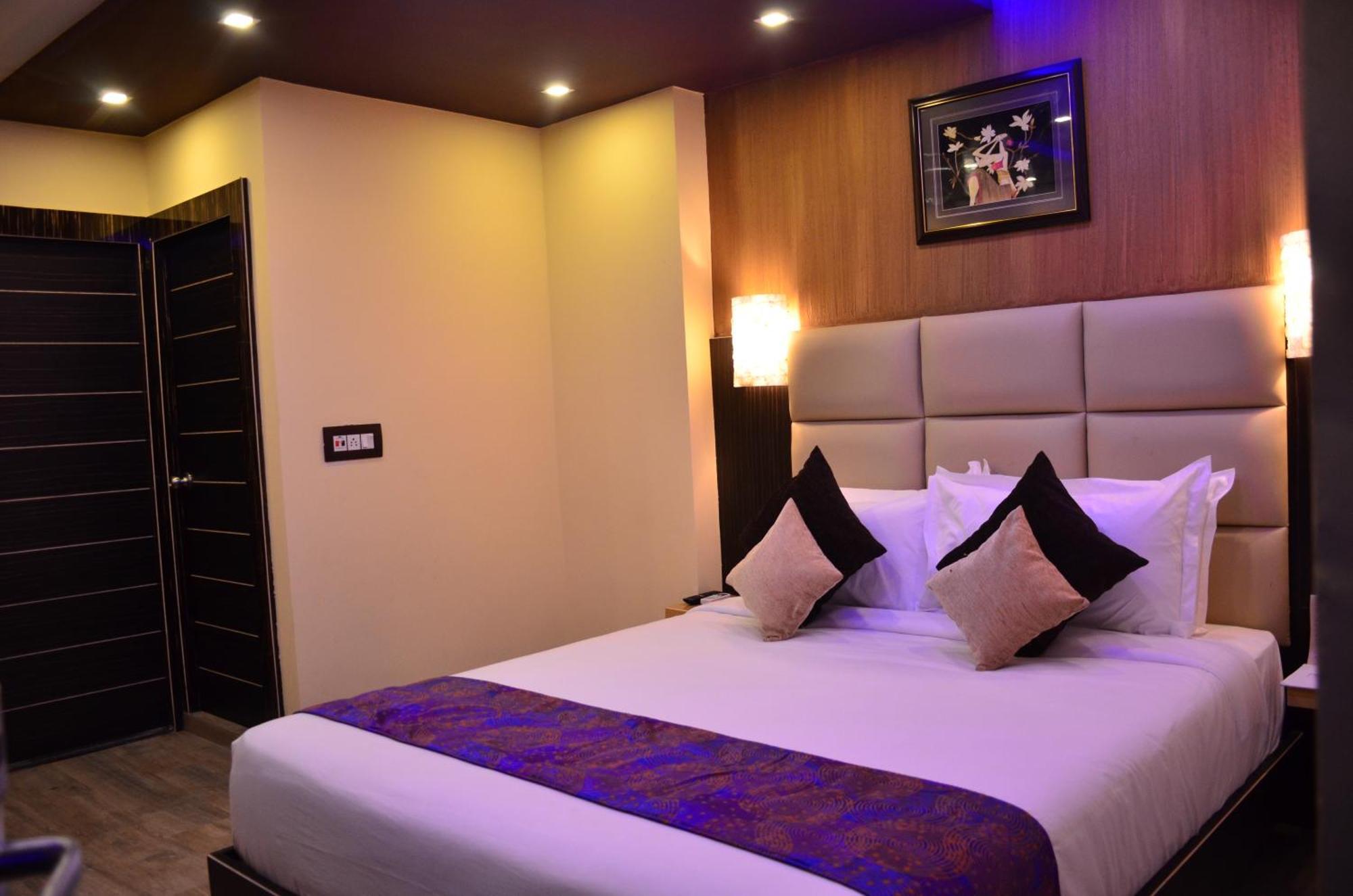 Dolphin Chocolate Inn Chandannagar Eksteriør bilde