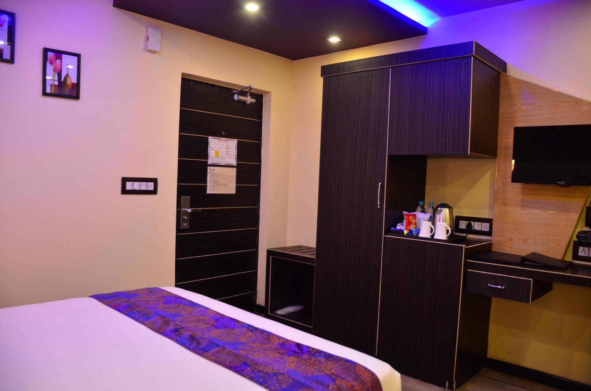 Dolphin Chocolate Inn Chandannagar Eksteriør bilde