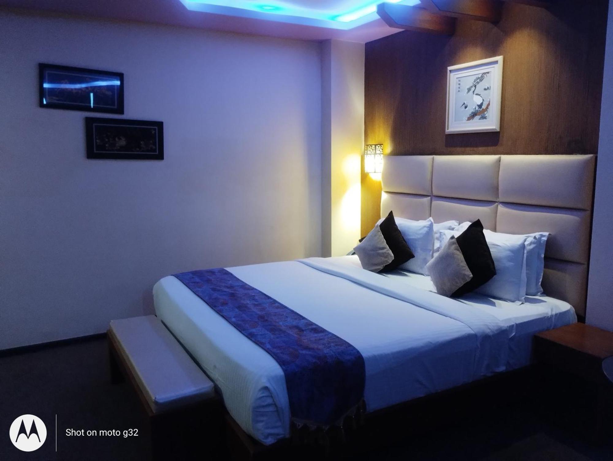 Dolphin Chocolate Inn Chandannagar Eksteriør bilde